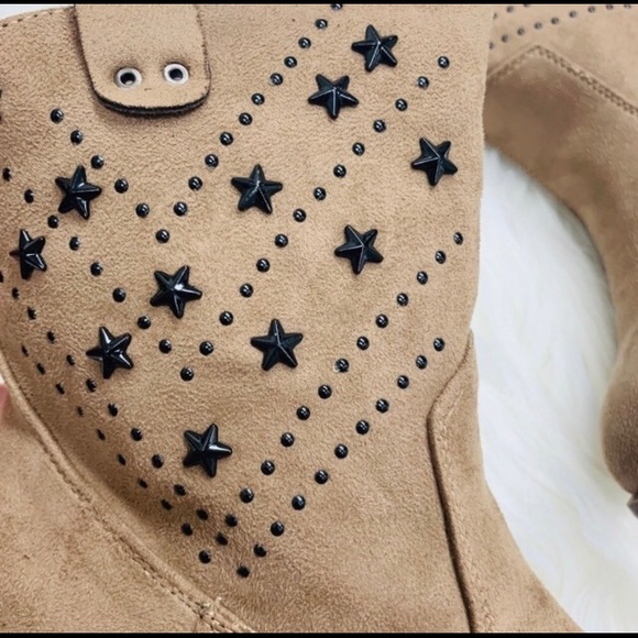 Faux Suede Western Style Boots - Picture 7 of 8